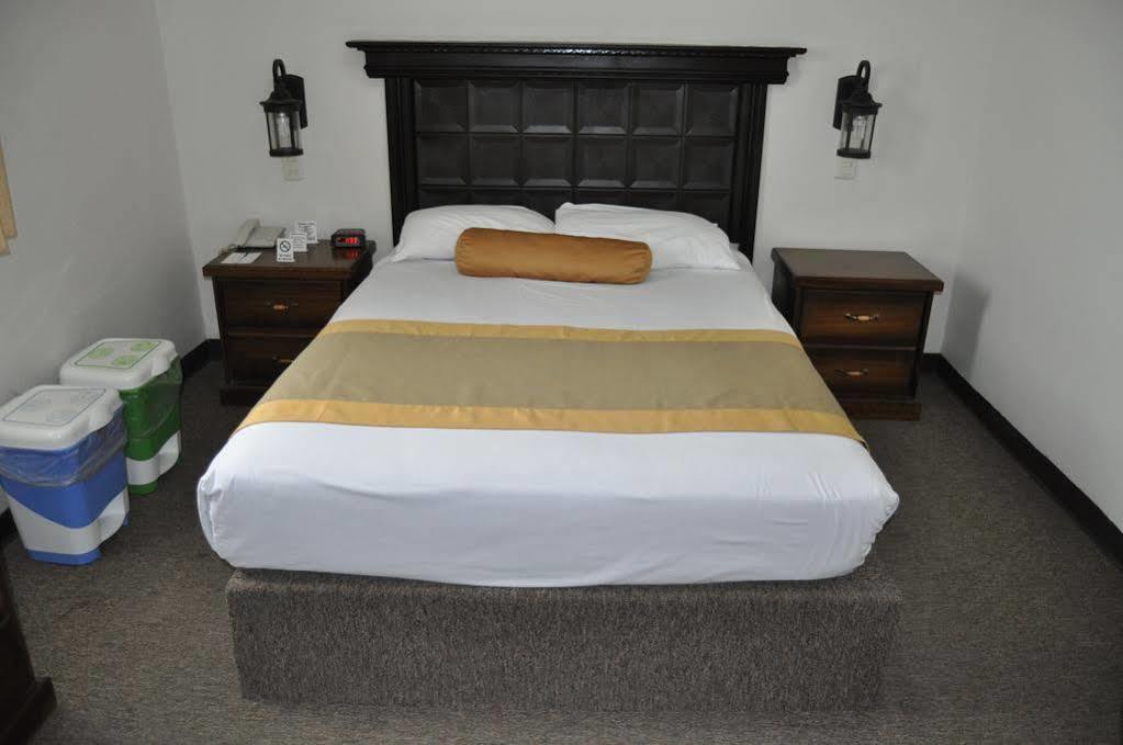 Hotel Go Inn Монклова Экстерьер фото