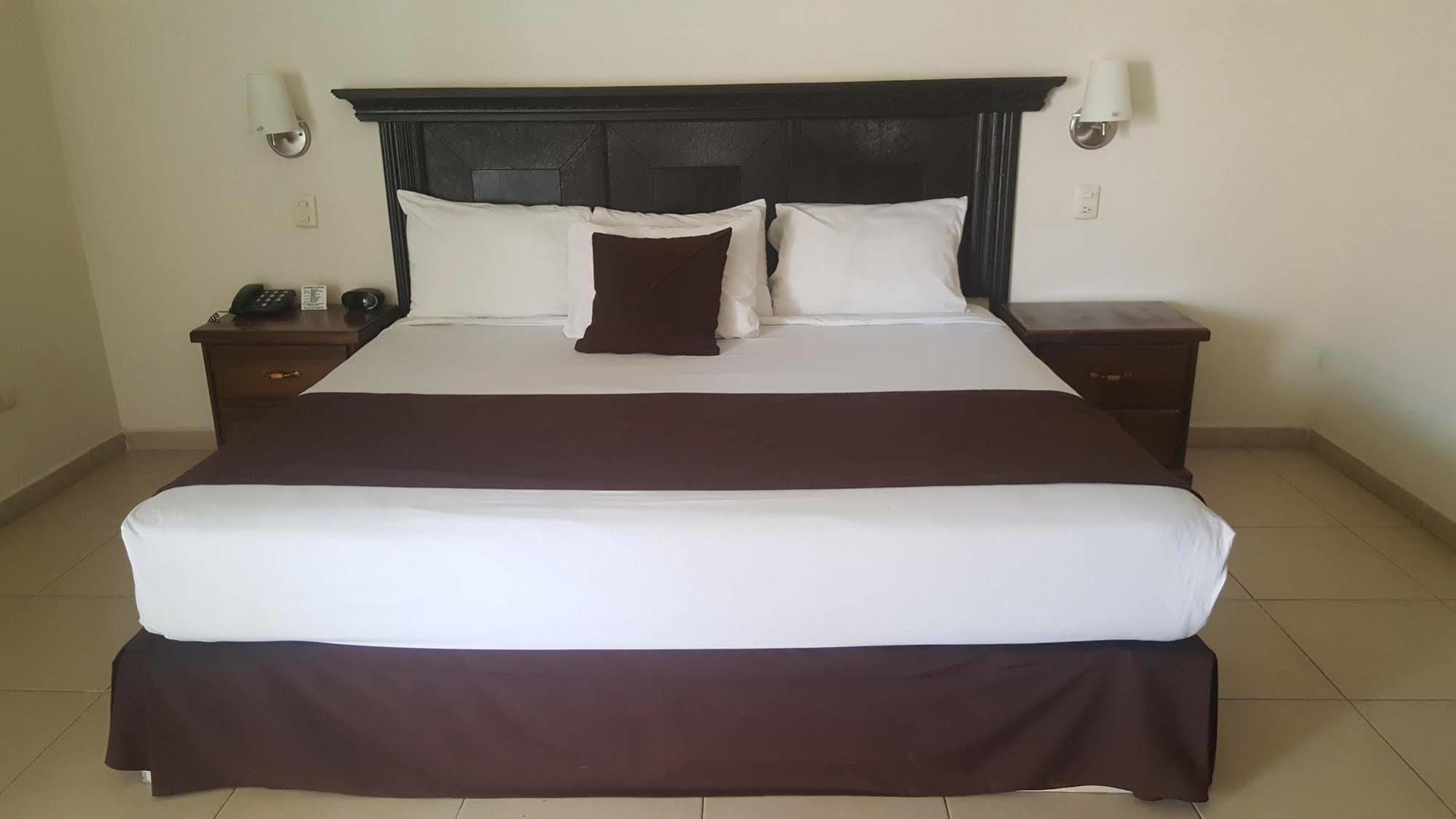 Hotel Go Inn Монклова Экстерьер фото